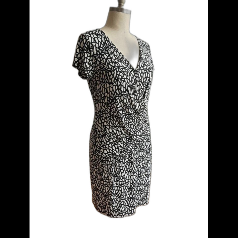 New York and Company Keyhole Stretch Dress professional